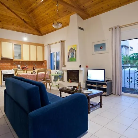 Elli 1 Front With Garden Apartment