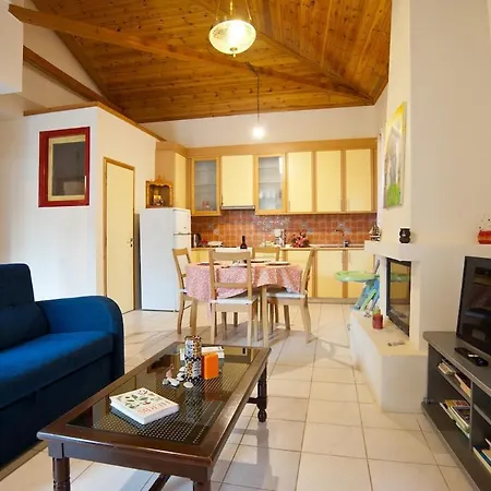 Elli 1 Front With Garden Apartment *