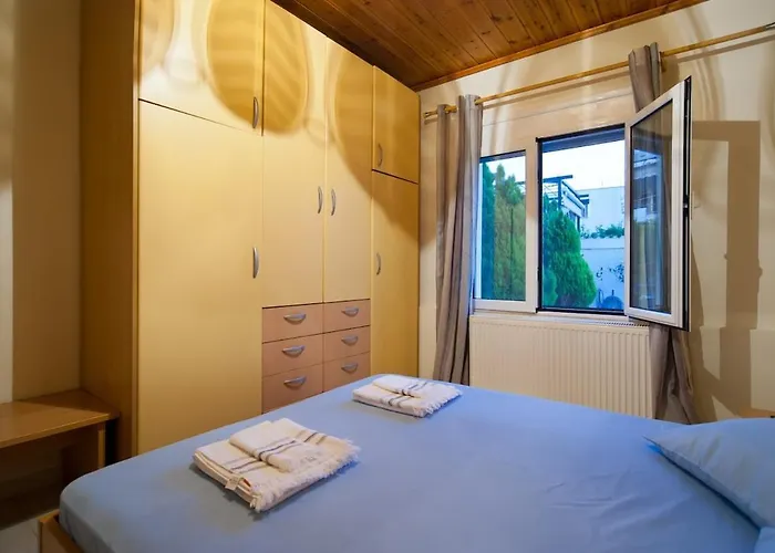 Elli 1 Front With Garden Itea