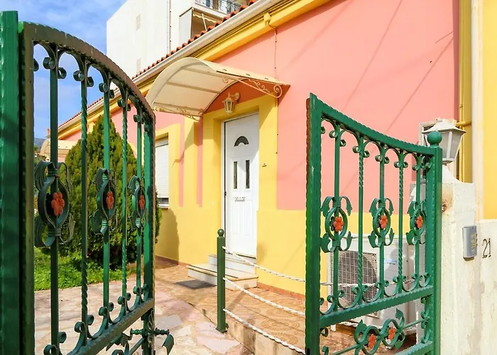 Elli 1 Front With Garden Apartamento Itea