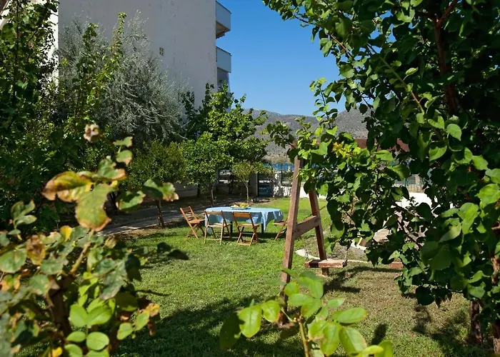 Elli 1 Front With Garden * Itea